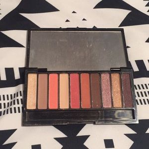 Makeup Revolution #SLAY eyeshadow palette